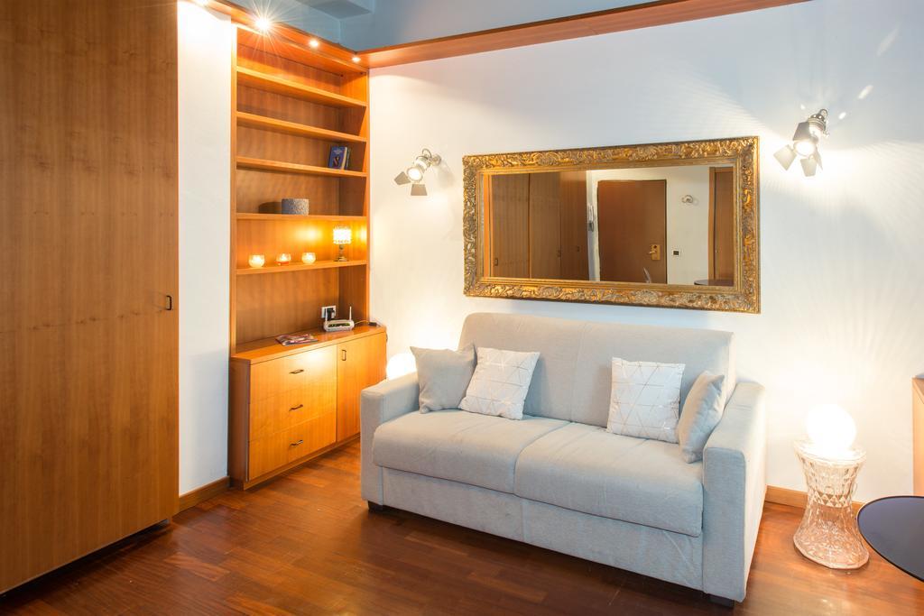 Apartment Carpoforo Mailand